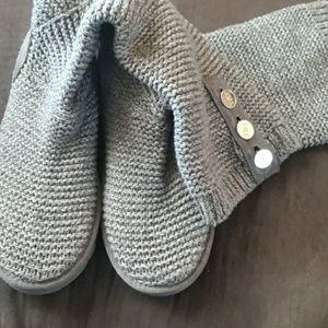Uggs gray knit cardy boots size 8 womens